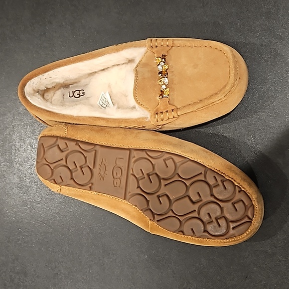 UGG Slippers with Ansley charm gem - Picture 2 of 4